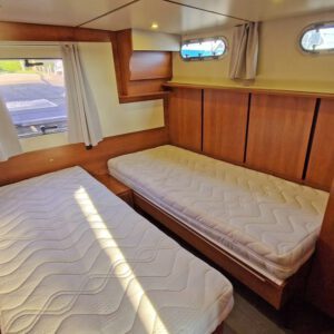 Interieur van de Sara Elite; twin room