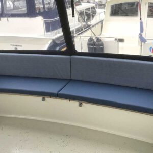 Interieur van de Sara Elite; bank