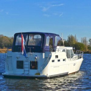 Sara Elite dobbert op het Sneekermeer
