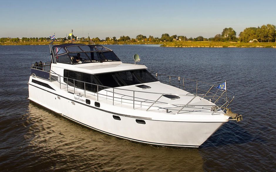Witte boot huren zonder vaarbewijs Friesland