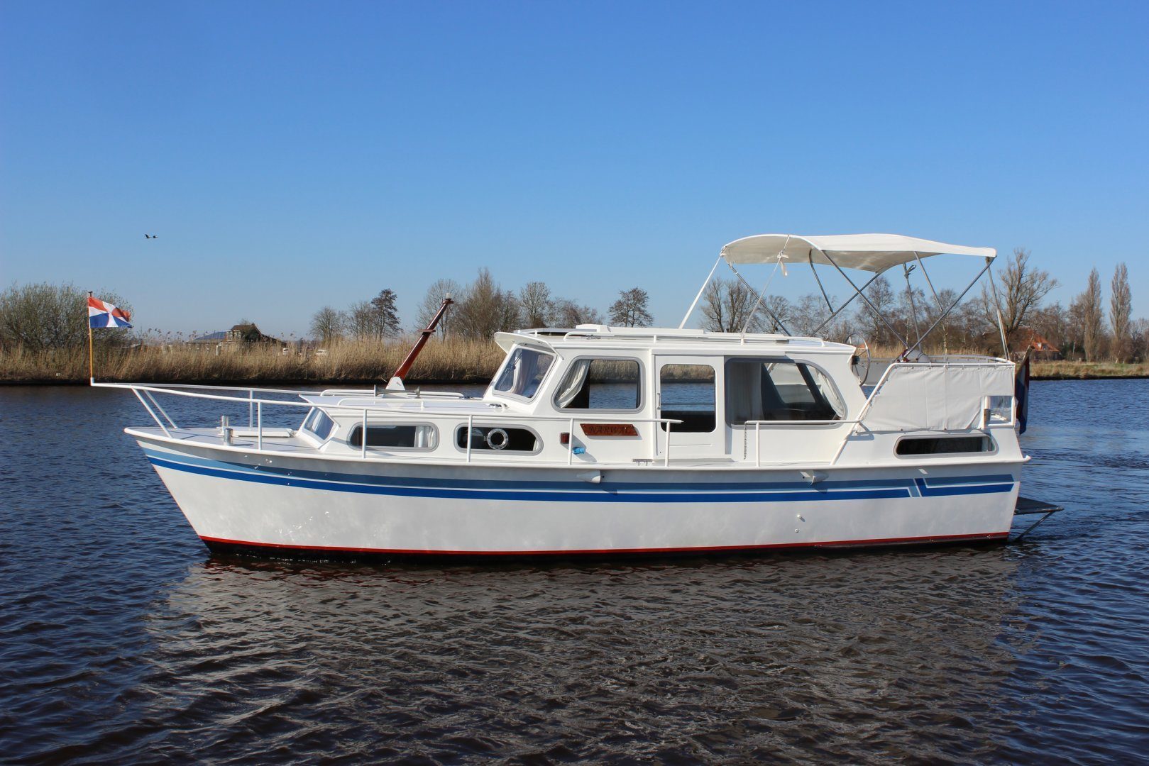 Witte drijvende boot kopen Drachten