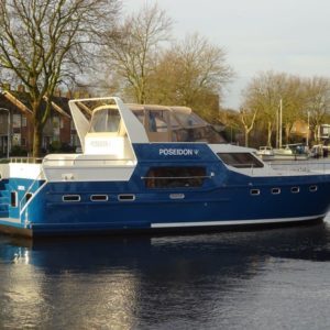 Met boot varen in Friesland