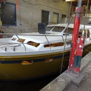 Vooraanzicht van boot jachtonderhoud