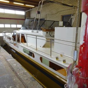 Jachtonderhoud zijaanzicht van schip reparatie