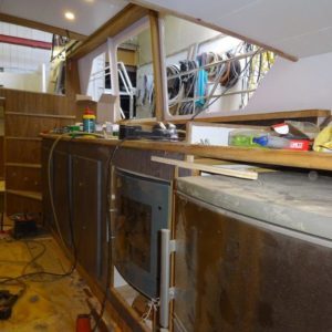 Zijaanzicht van keuken jachtonderhoud